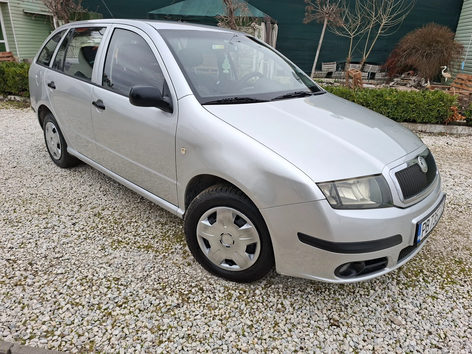 Skoda Fabia Бензин, снимка 6 - Автомобили и джипове - 53977085