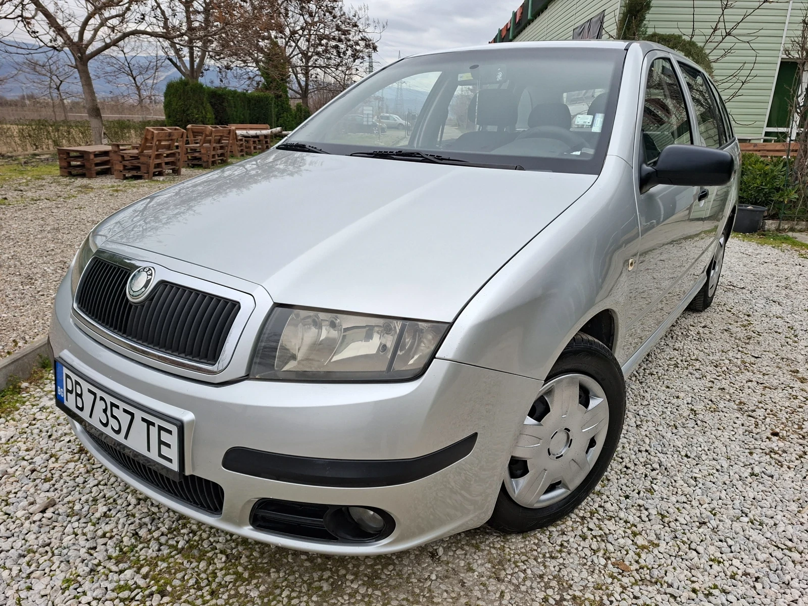 Skoda Fabia Бензин, снимка 2 - Автомобили и джипове - 53977085