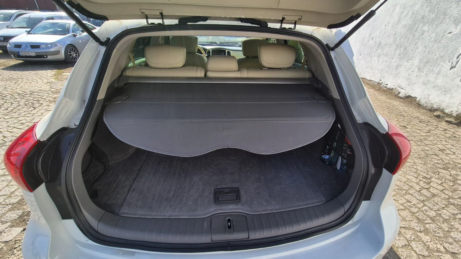 Infiniti Ex35, снимка 10 - Автомобили и джипове - 54227143