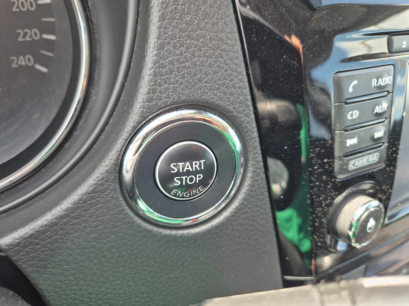 Nissan Qashqai 1.5 dci Tekna, снимка 17 - Автомобили и джипове - 54635049