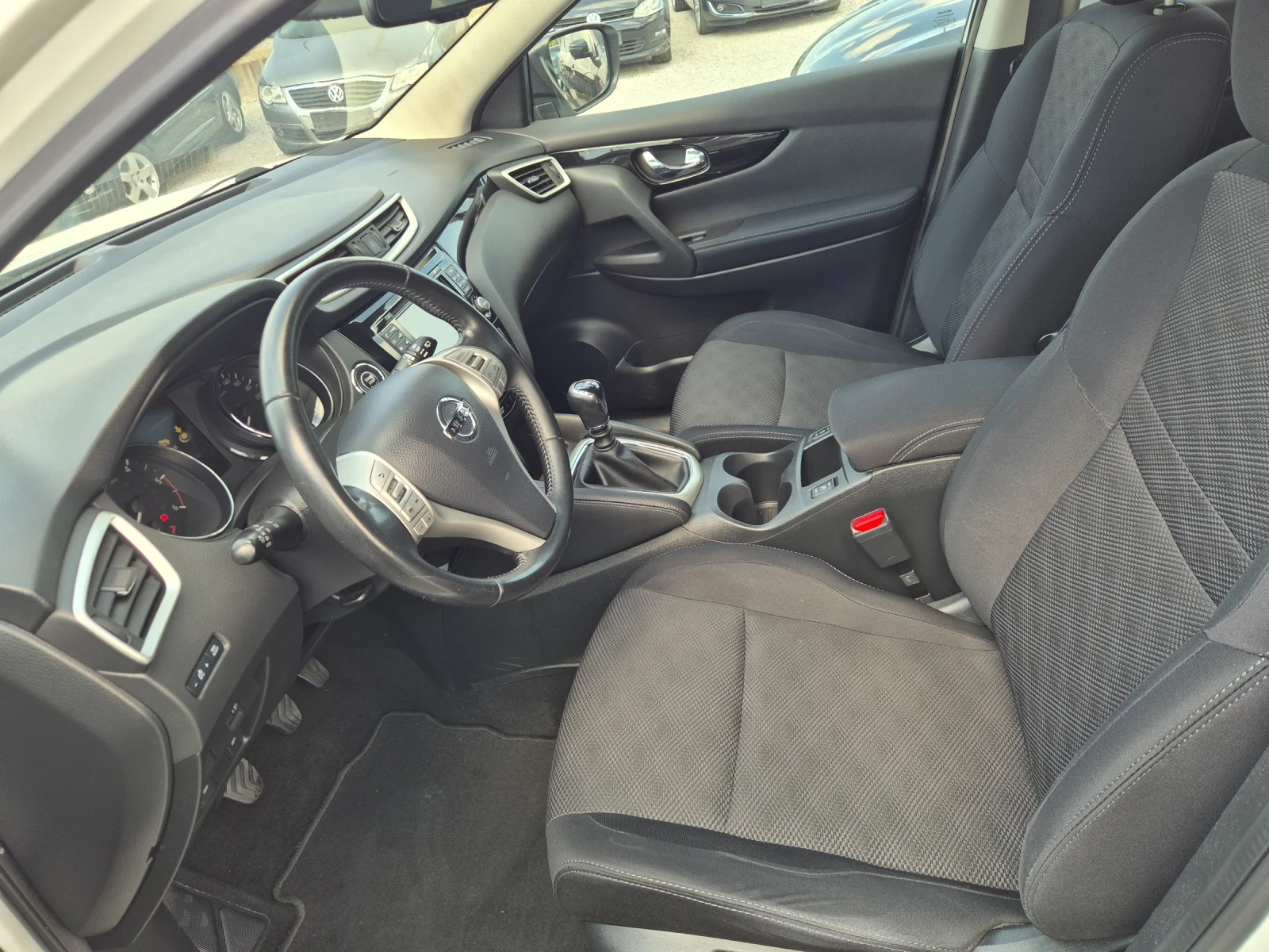 Nissan Qashqai 1.5 dci Tekna, снимка 8 - Автомобили и джипове - 54635049