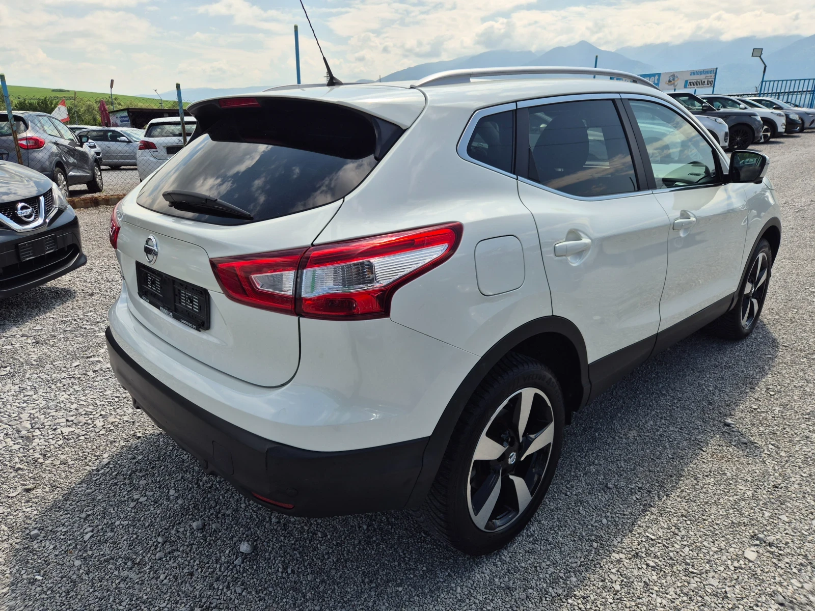 Nissan Qashqai 1.5 dci Tekna, снимка 4 - Автомобили и джипове - 54635049