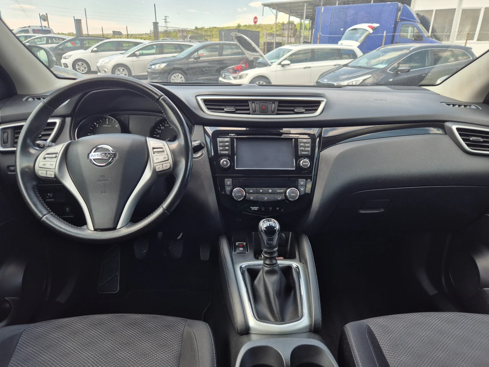Nissan Qashqai 1.5 dci Tekna, снимка 9 - Автомобили и джипове - 54635049