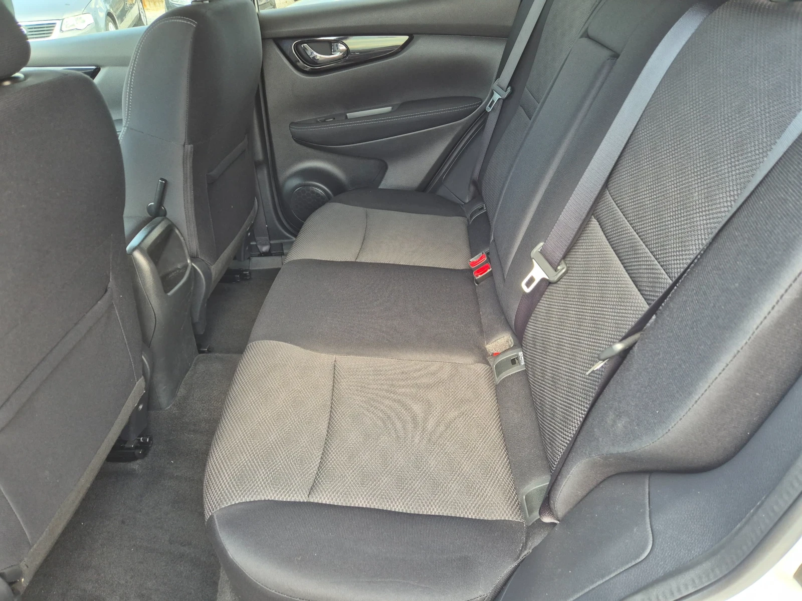 Nissan Qashqai 1.5 dci Tekna, снимка 15 - Автомобили и джипове - 54635049
