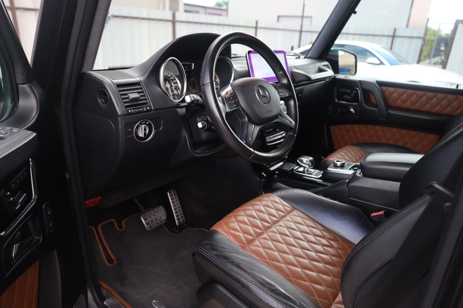 Mercedes-Benz G 63 AMG 4M KAM Designo Distronic SitzKlima Memory 22Zoll , снимка 11 - Автомобили и джипове - 55047459