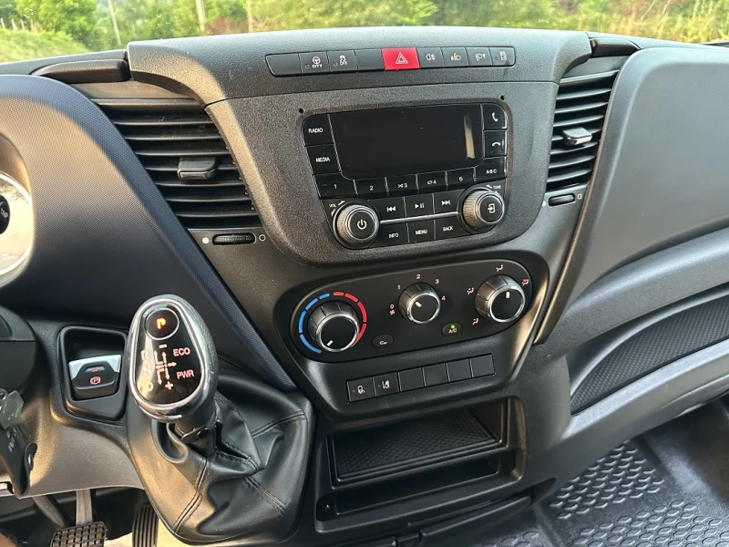 Iveco 35c18 HI-MATIC* БОРД 850kг* LED* КЛИМА* ТОРСИОН* до 3.5т, снимка 12 - Бусове и автобуси - 50679584