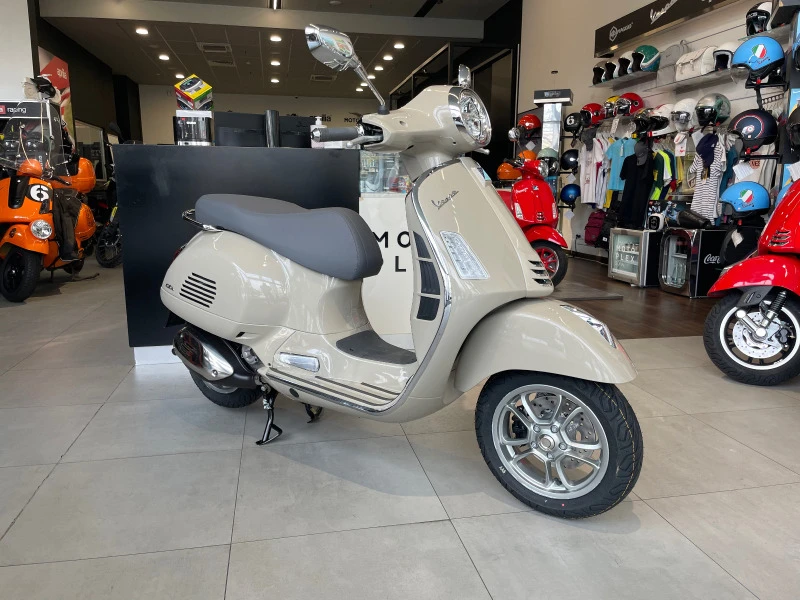 Vespa GTS 300, снимка 2 - Мотоциклети и мототехника - 47876850