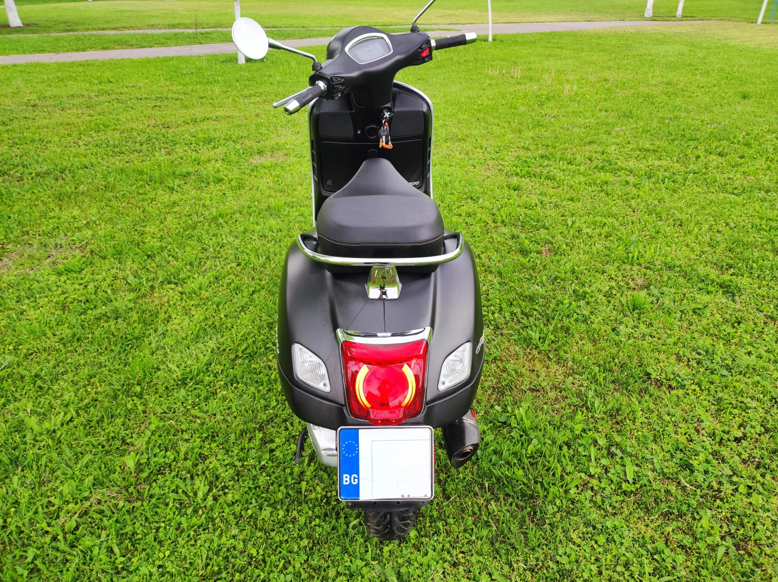 Vespa 300    GTS AKRAPOVIC - изображение 5