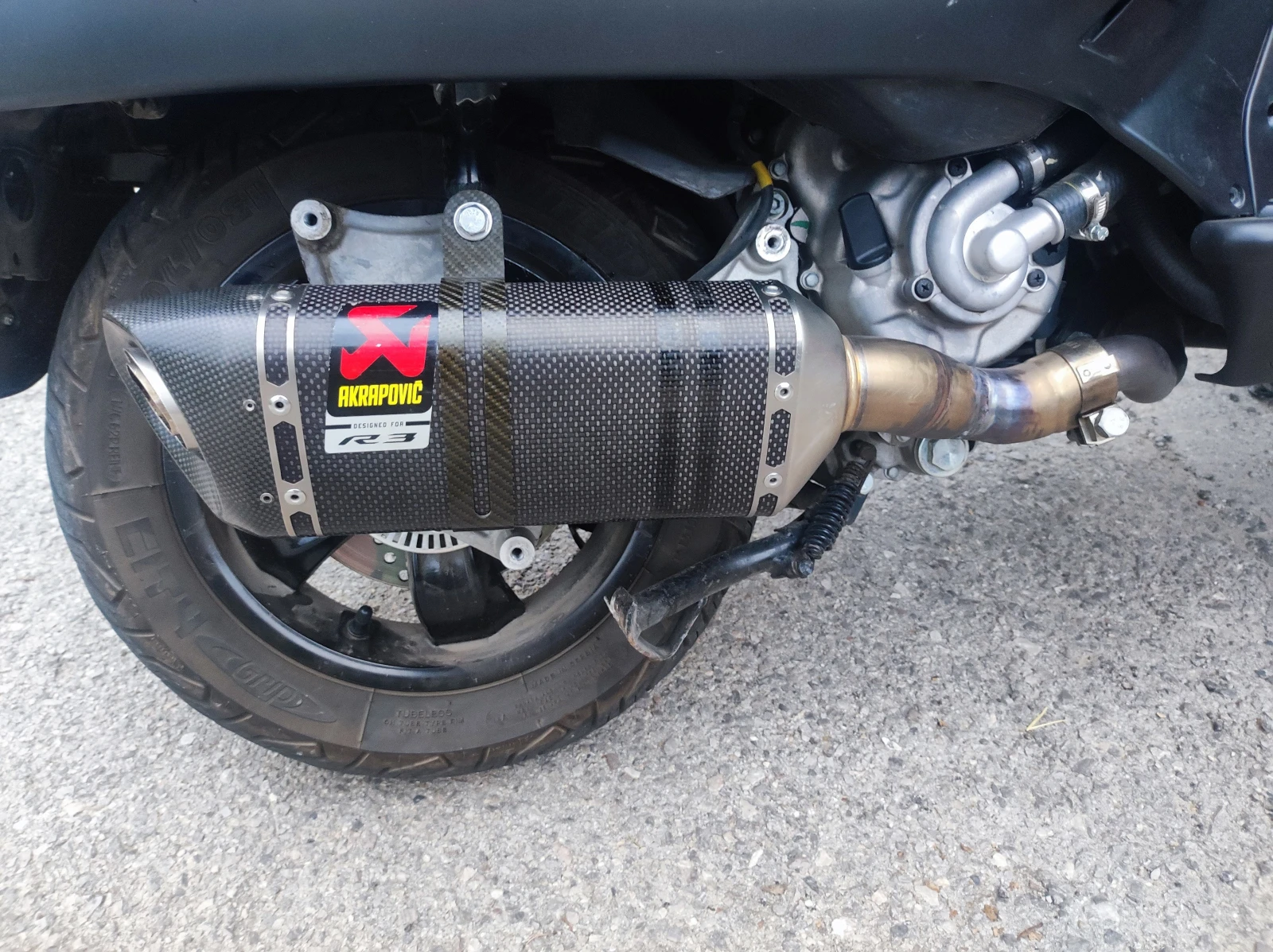 Vespa 300    GTS AKRAPOVIC - изображение 10