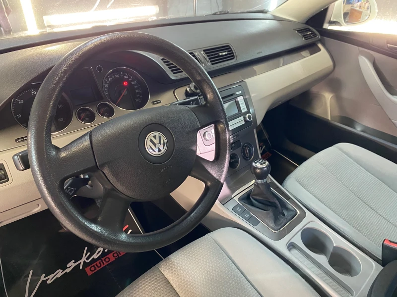 VW Passat, снимка 9 - Автомобили и джипове - 49362877