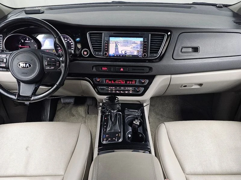 Kia Carnival 2.2 Automatic, снимка 9 - Автомобили и джипове - 55464621