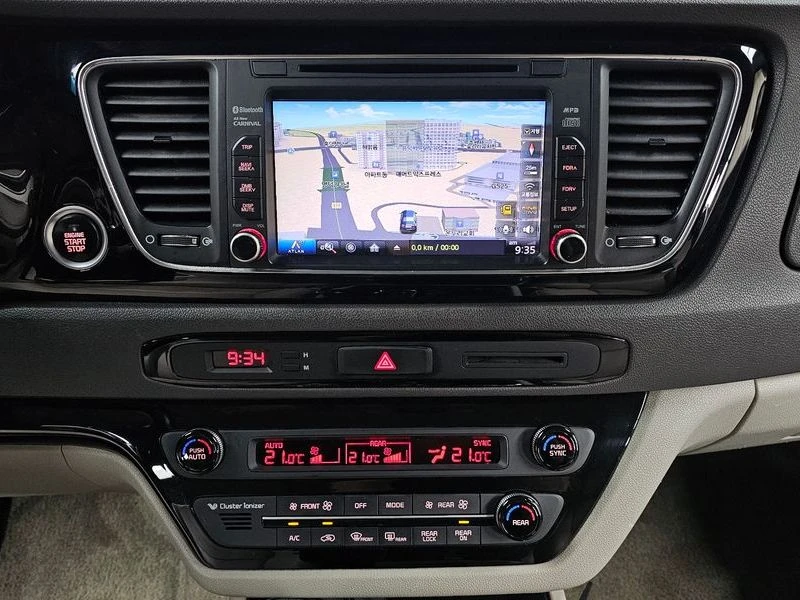 Kia Carnival 2.2 Automatic, снимка 14 - Автомобили и джипове - 55464621
