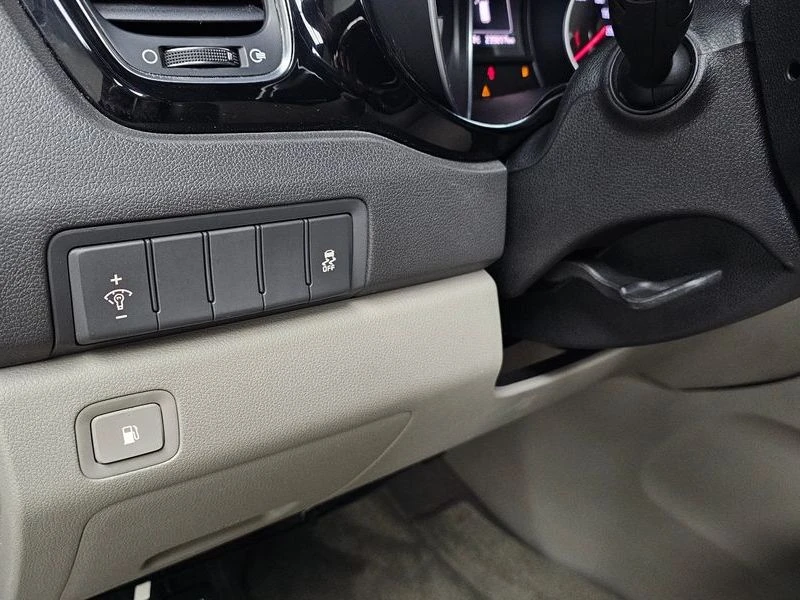 Kia Carnival 2.2 Automatic, снимка 8 - Автомобили и джипове - 55464621