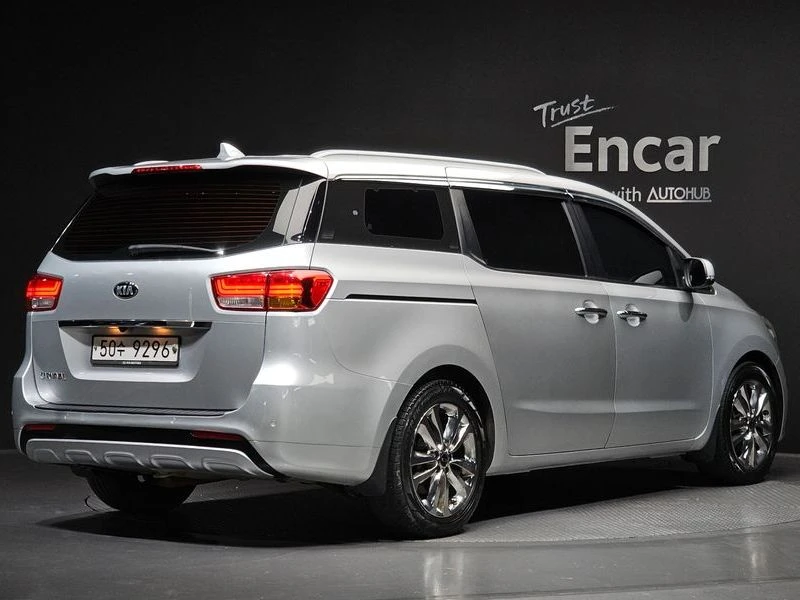 Kia Carnival 2.2 Automatic, снимка 3 - Автомобили и джипове - 55464621