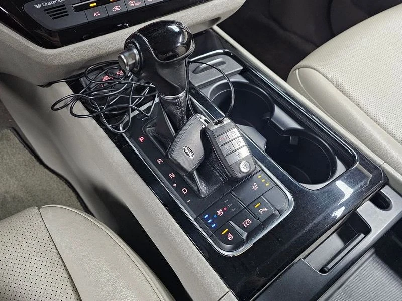 Kia Carnival 2.2 Automatic, снимка 12 - Автомобили и джипове - 55464621