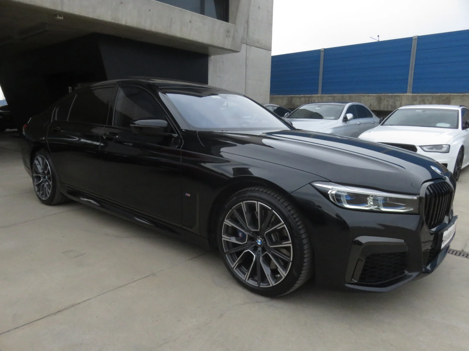 BMW 750 i Long xDrive M-Paket Individual - изображение 4
