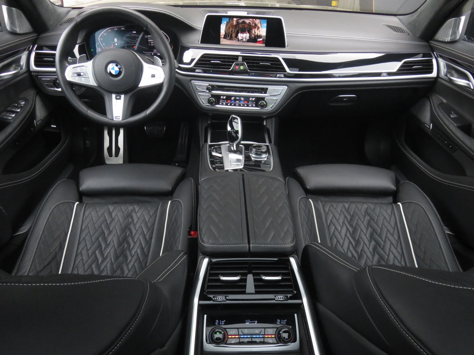 BMW 750 i Long xDrive M-Paket Individual - изображение 6