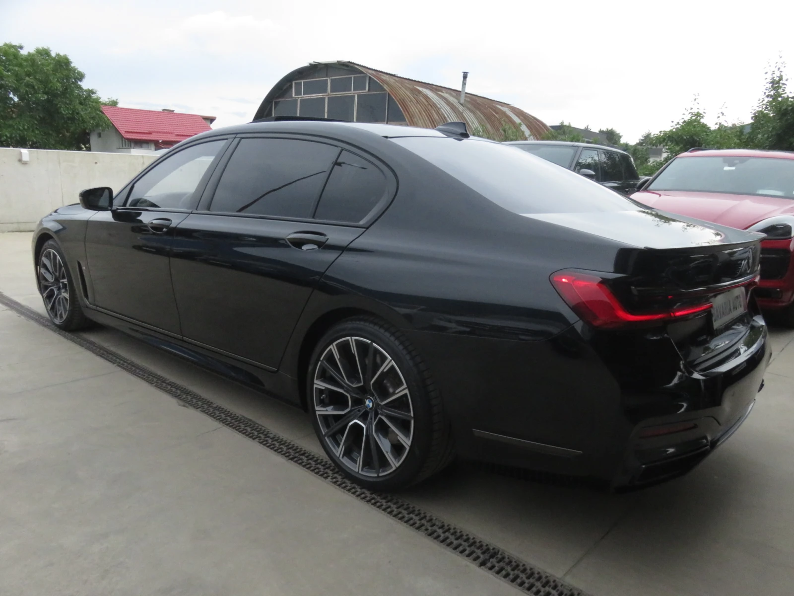 BMW 750 i Long xDrive M-Paket Individual - изображение 2