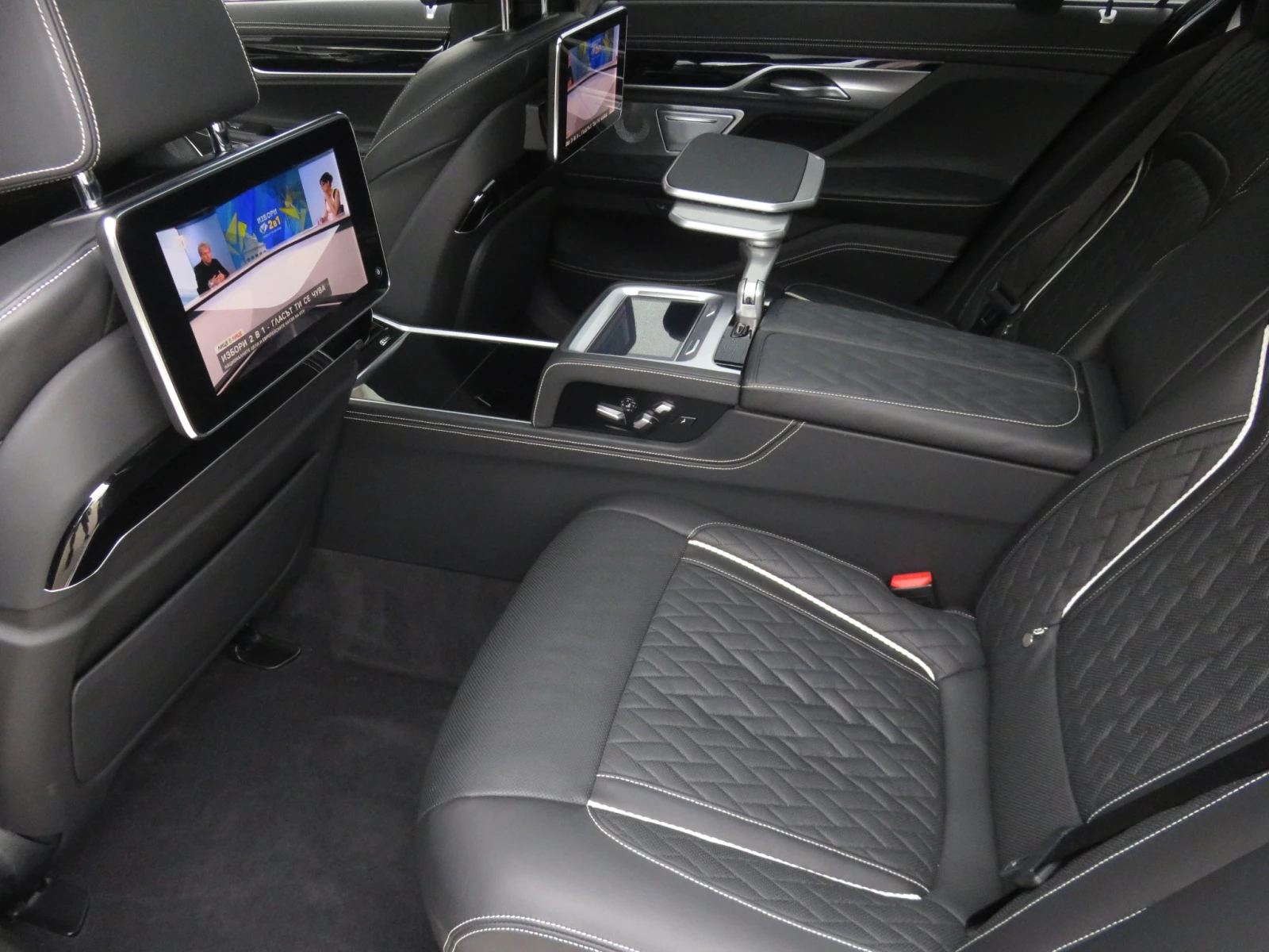 BMW 750 i Long xDrive M-Paket Individual - изображение 10