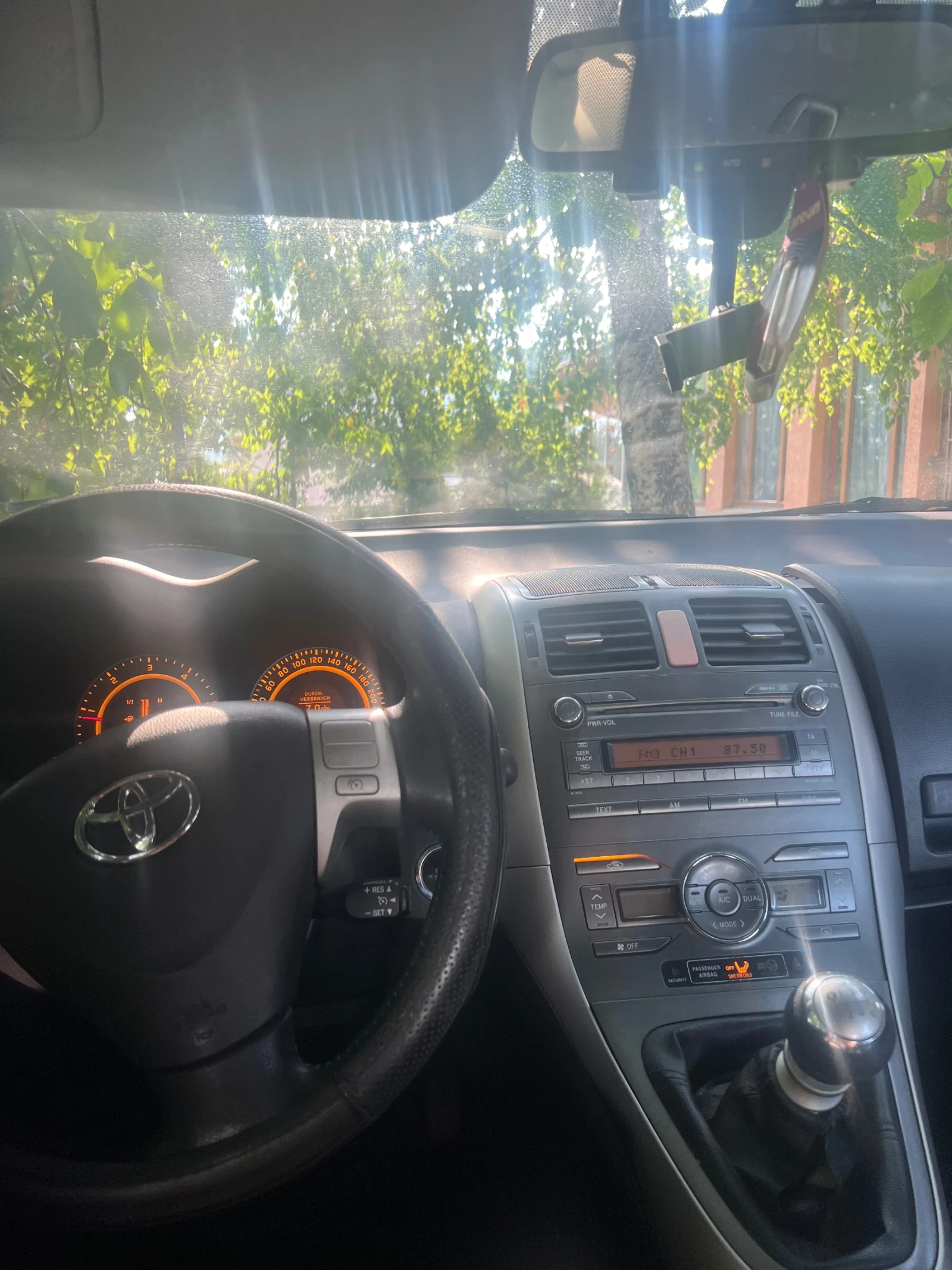 Toyota Auris  - изображение 3