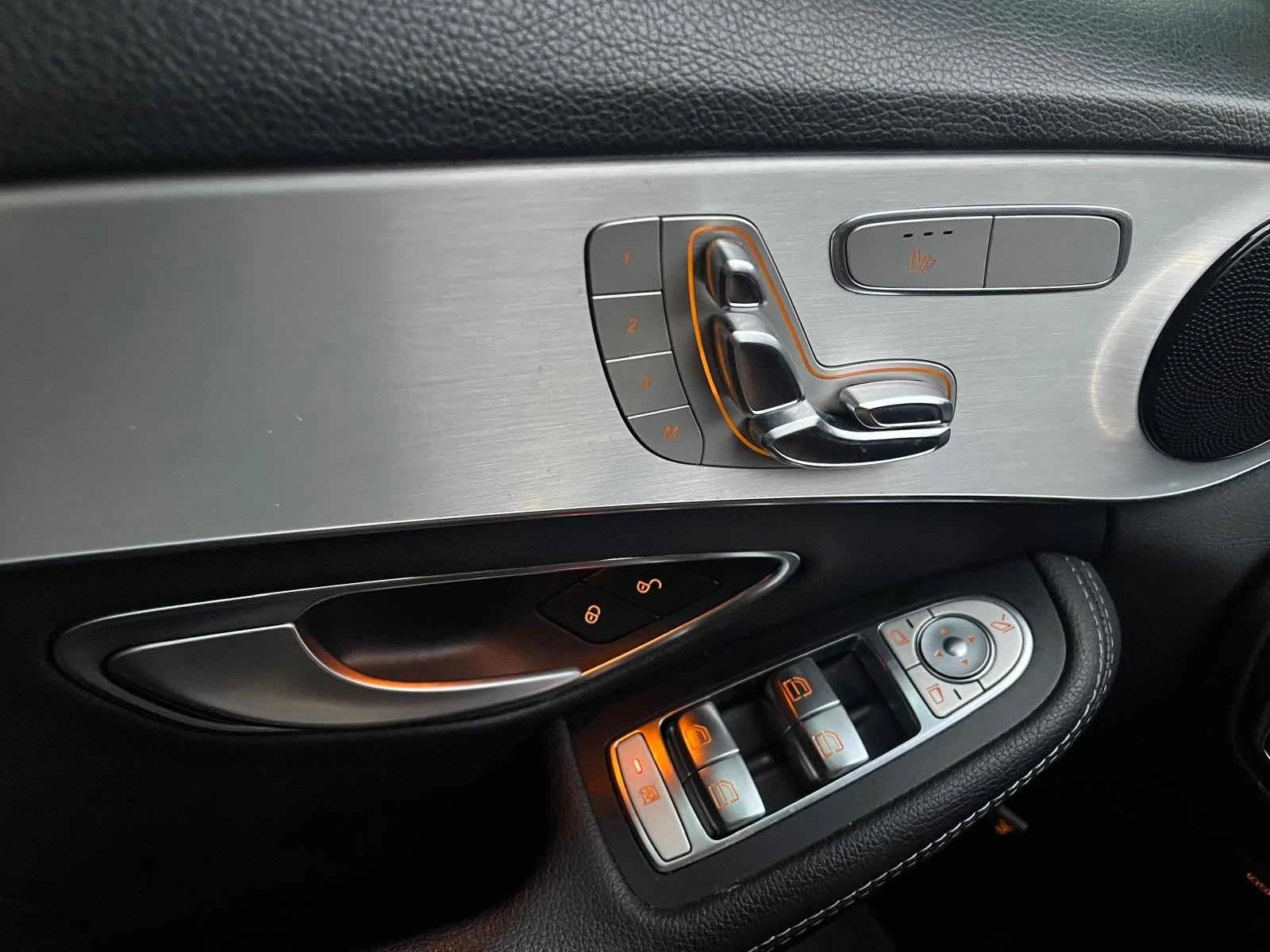 Mercedes-Benz C 300 CARFAX/360 КАМЕРИ/ПАНОРАМА/ПОДГРЕВИ, снимка 12 - Автомобили и джипове - 53807321