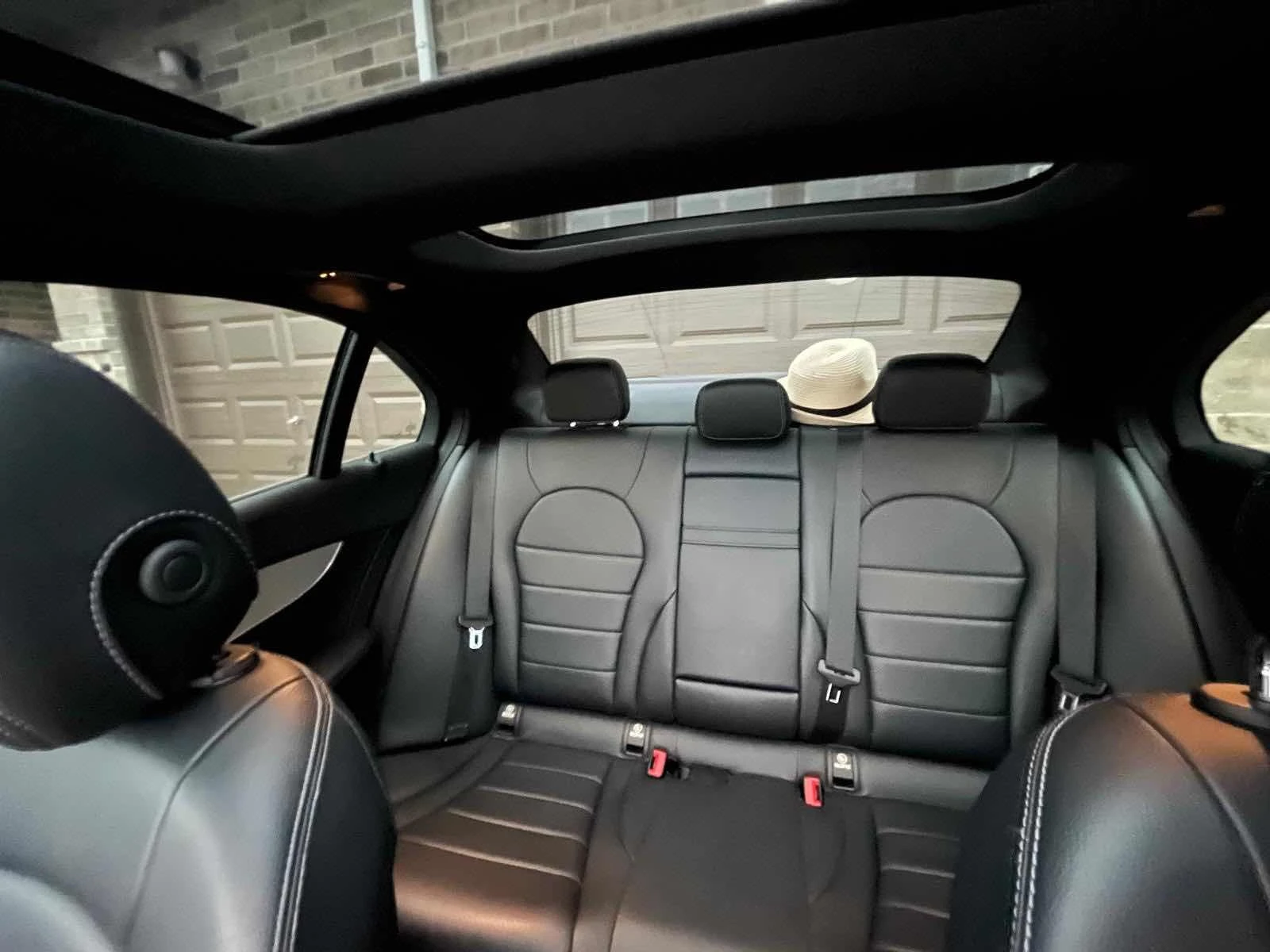 Mercedes-Benz C 300 CARFAX/360 КАМЕРИ/ПАНОРАМА/ПОДГРЕВИ, снимка 11 - Автомобили и джипове - 53807321