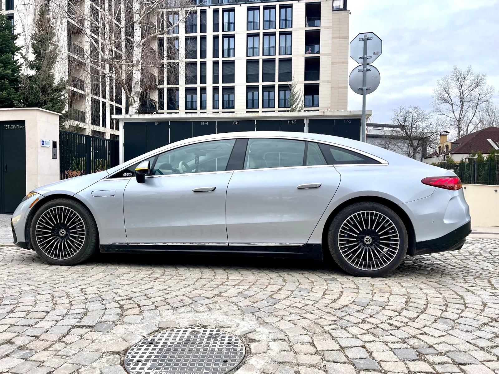 Mercedes-Benz EQS 580 4 MATIC* Hyperscreen* HuD* Pano, снимка 5 - Автомобили и джипове - 53905003