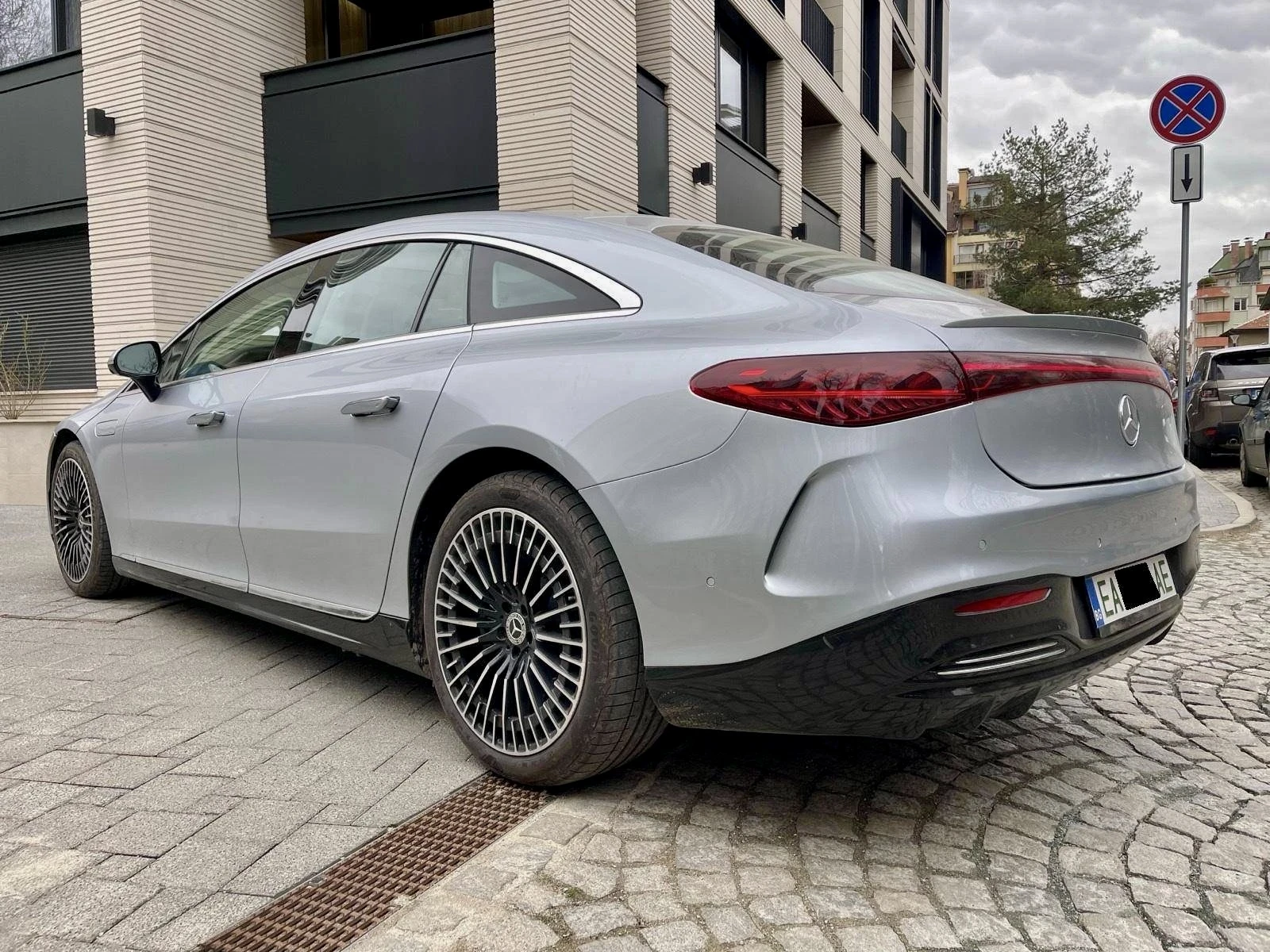 Mercedes-Benz EQS 580 4 MATIC* Hyperscreen* HuD* Pano, снимка 3 - Автомобили и джипове - 53905003