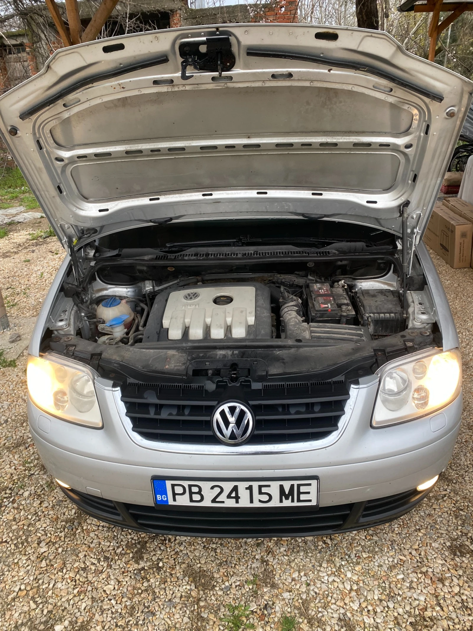 VW Touran 2.0 TDI Cross 7 места, снимка 17 - Автомобили и джипове - 53965202