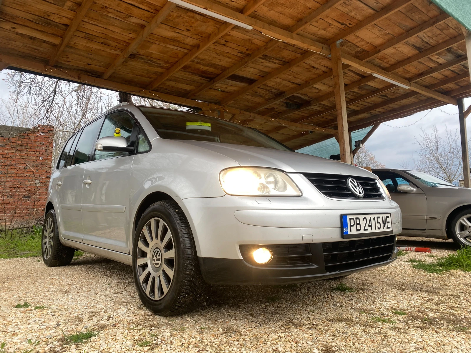 VW Touran 2.0 TDI Cross 7 места, снимка 3 - Автомобили и джипове - 53965202