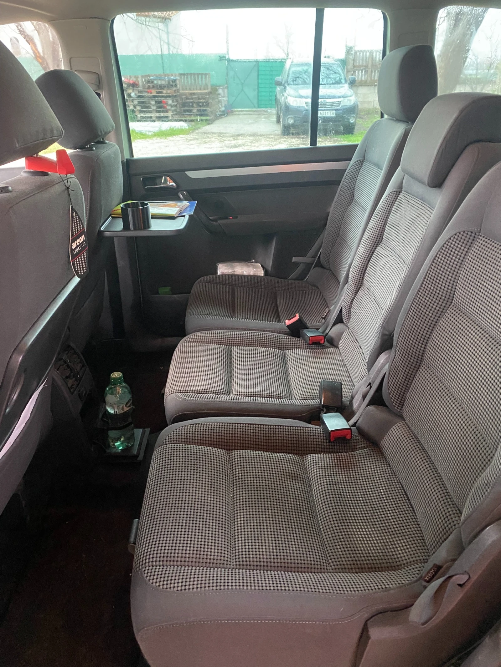 VW Touran 2.0 TDI Cross 7 места, снимка 13 - Автомобили и джипове - 53965202