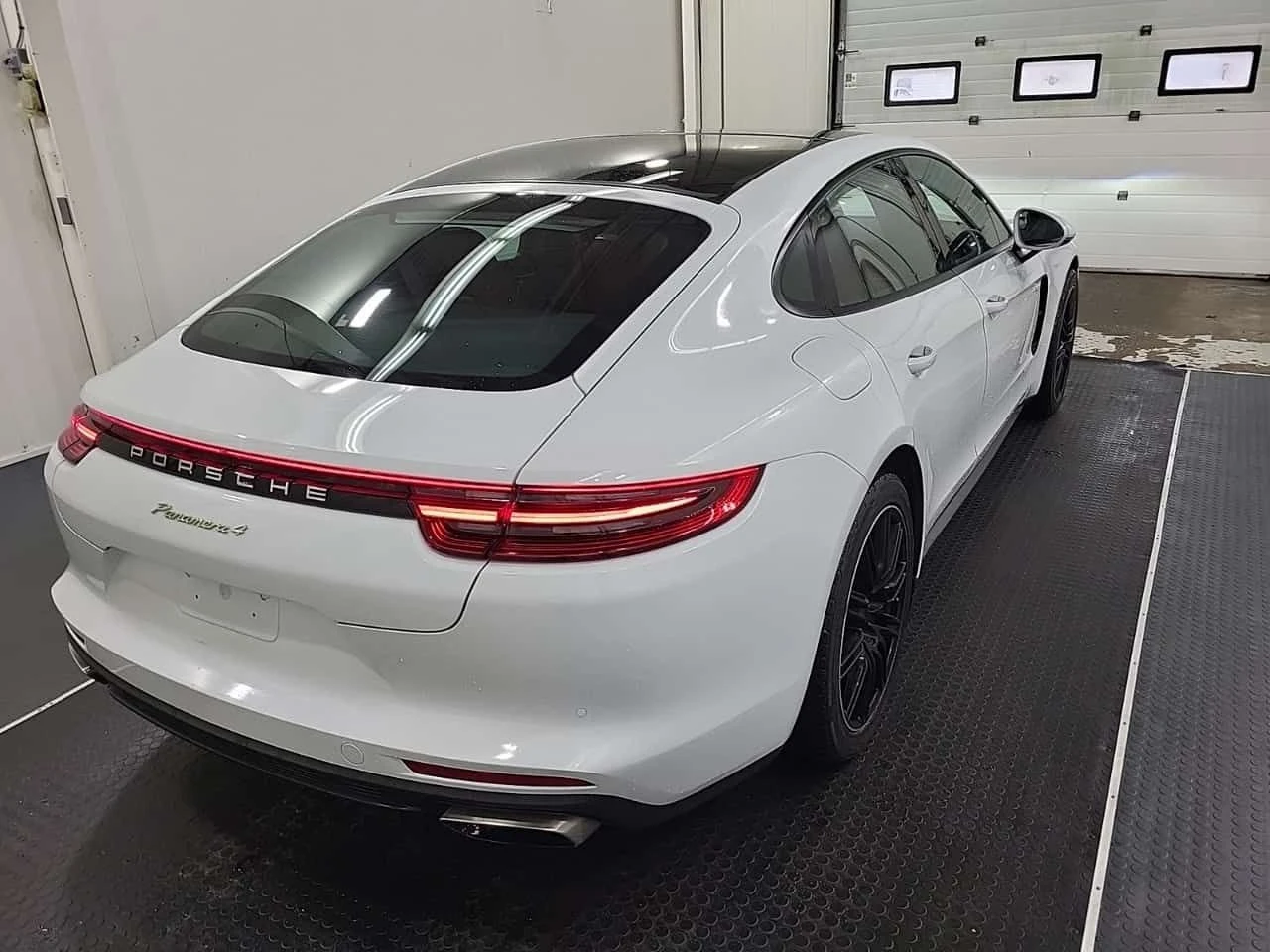 Porsche Panamera * 4 E HYBRID * CARFAX * PANO * KEYLESS | Mobile.bg � ����������� 3