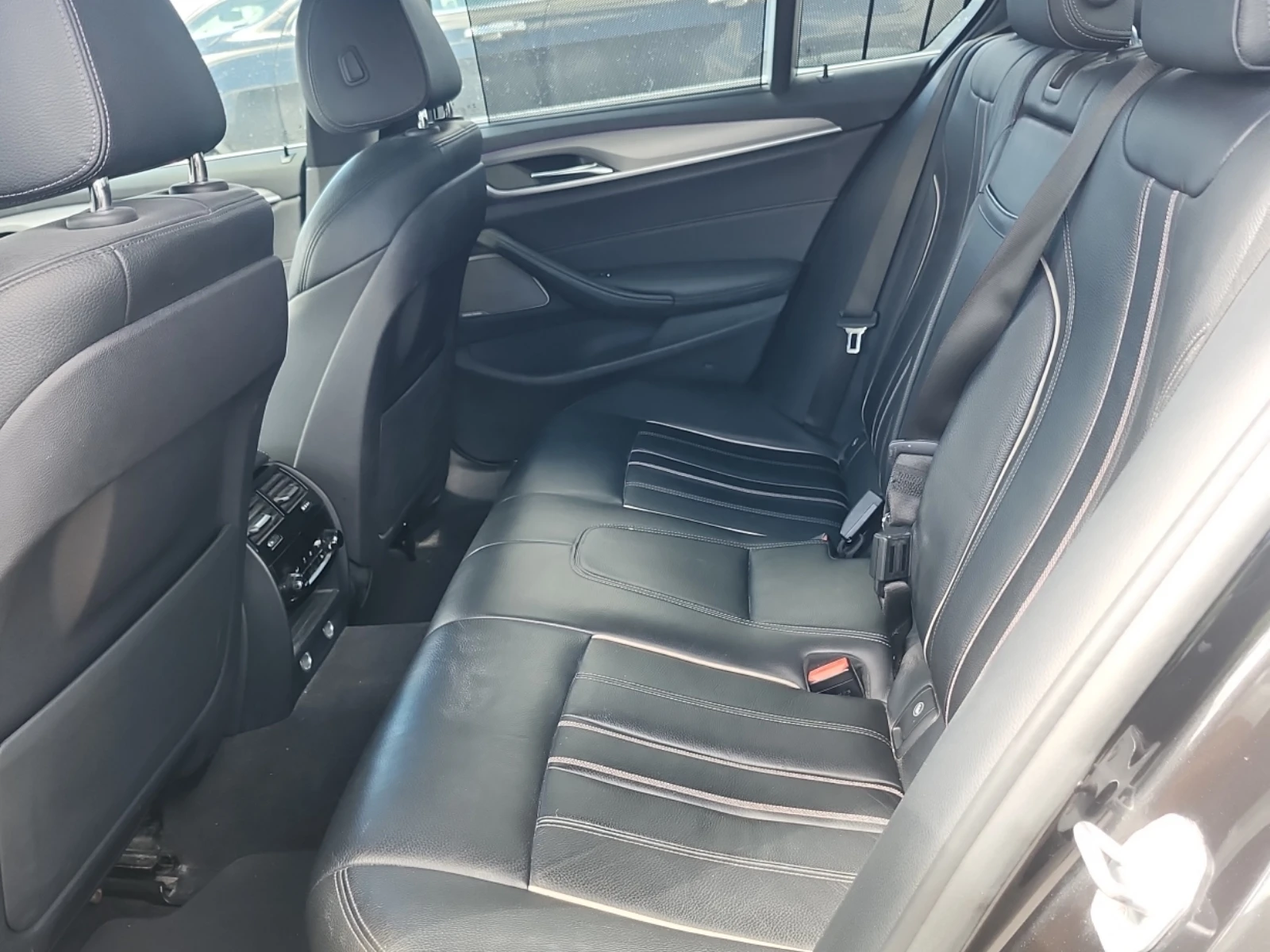 BMW 530 i xDrive Sedan, снимка 13 - Автомобили и джипове - 54399395