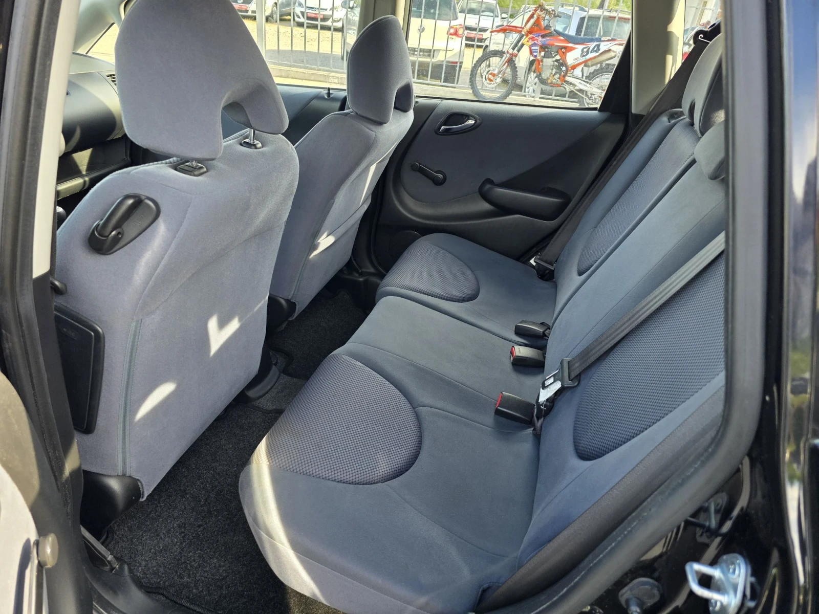 Honda Jazz 1.4i, снимка 12 - Автомобили и джипове - 54510791