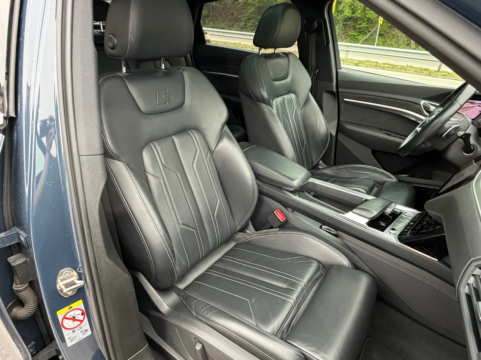 Audi E-Tron 55* SPORTBACK* EDITION ONE* B&O* QUATTRO* FULL* , снимка 16 - Автомобили и джипове - 54735015