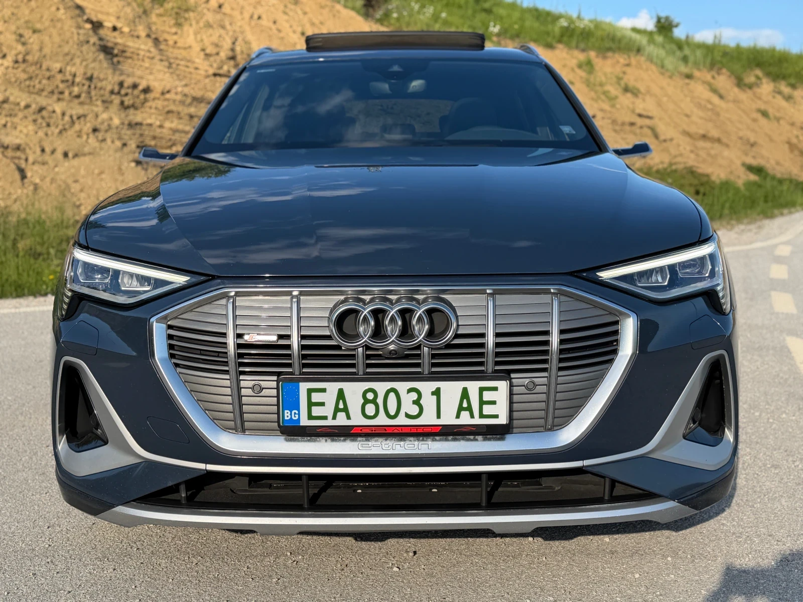 Audi E-Tron 55* SPORTBACK* EDITION ONE* B&O* QUATTRO* FULL* , снимка 2 - Автомобили и джипове - 54735015