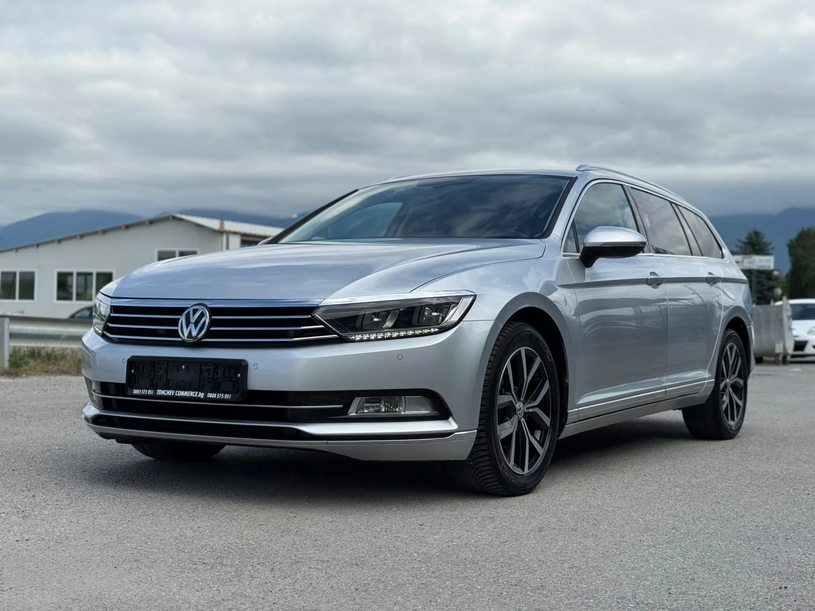 VW Passat 2.0-TDI-HIGHLINE-183.000km-ДИГИТАЛЕН КМ-ПОДГРЕВ, снимка 3 - Автомобили и джипове - 54884101