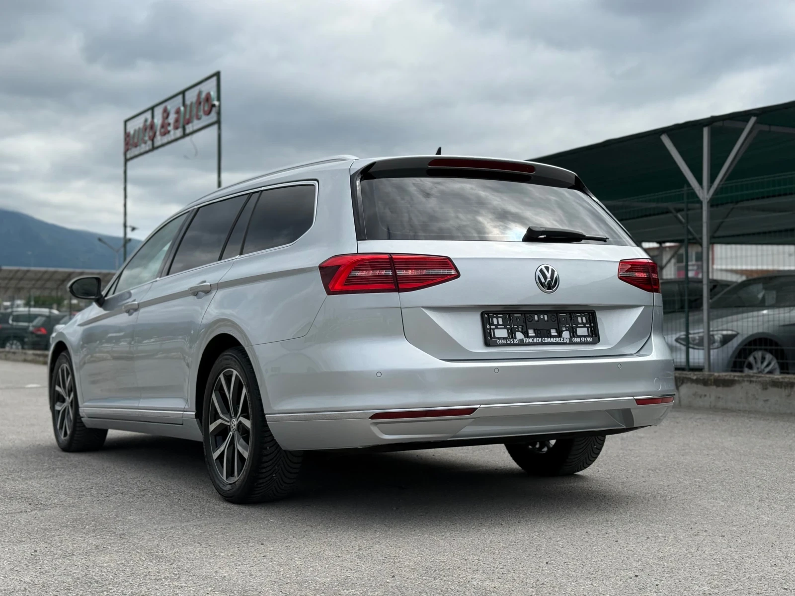 VW Passat 2.0-TDI-HIGHLINE-183.000km-ДИГИТАЛЕН КМ-ПОДГРЕВ, снимка 4 - Автомобили и джипове - 54884101