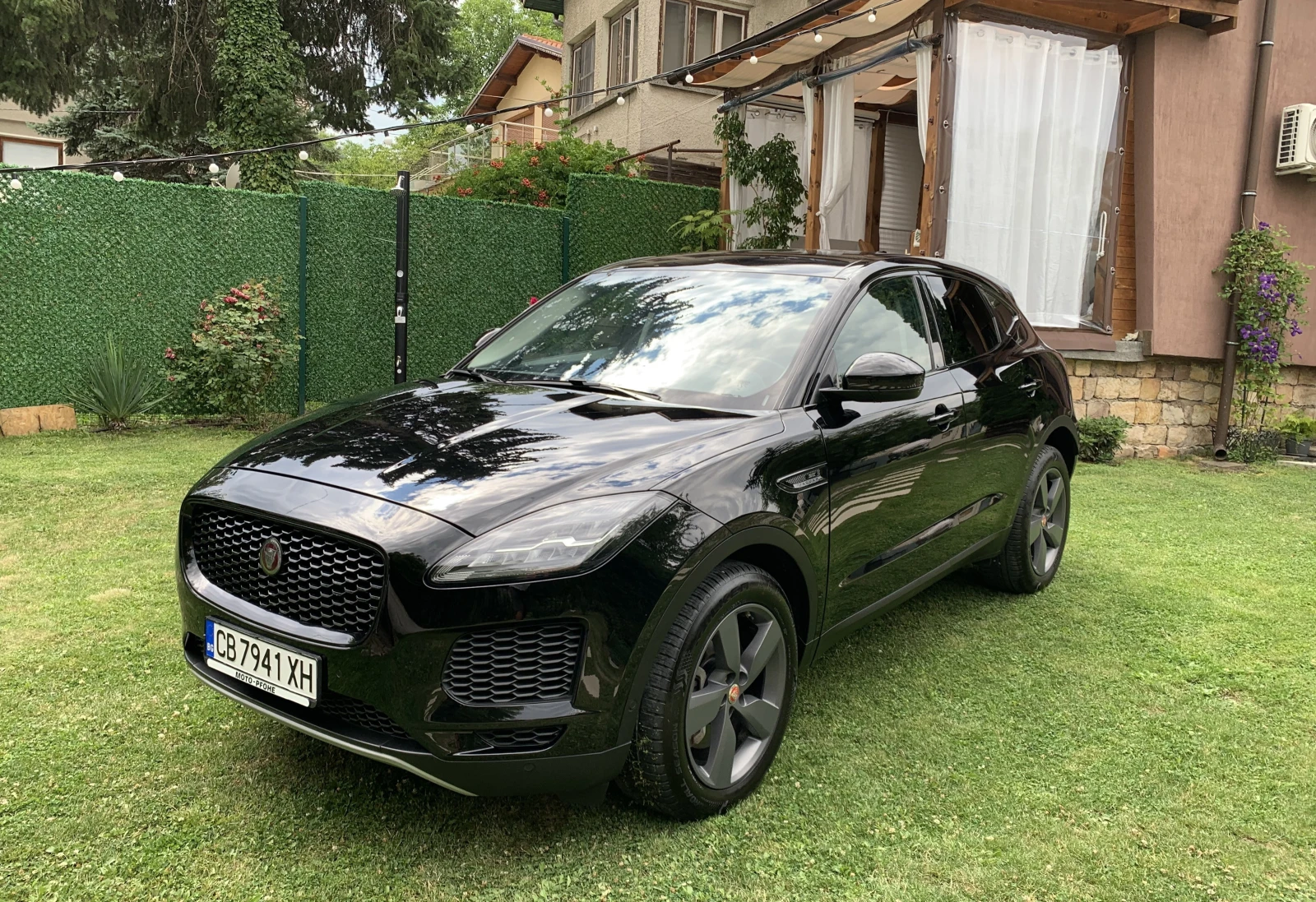 Jaguar E-pace P200 4x4, снимка 2 - Автомобили и джипове - 55252030