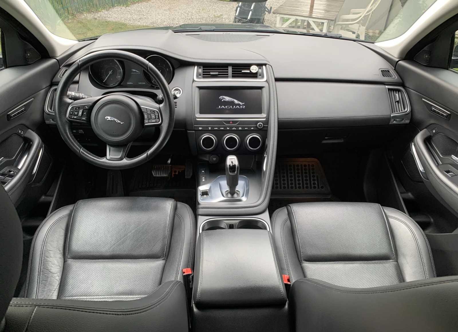 Jaguar E-pace P200 4x4, снимка 12 - Автомобили и джипове - 55252030