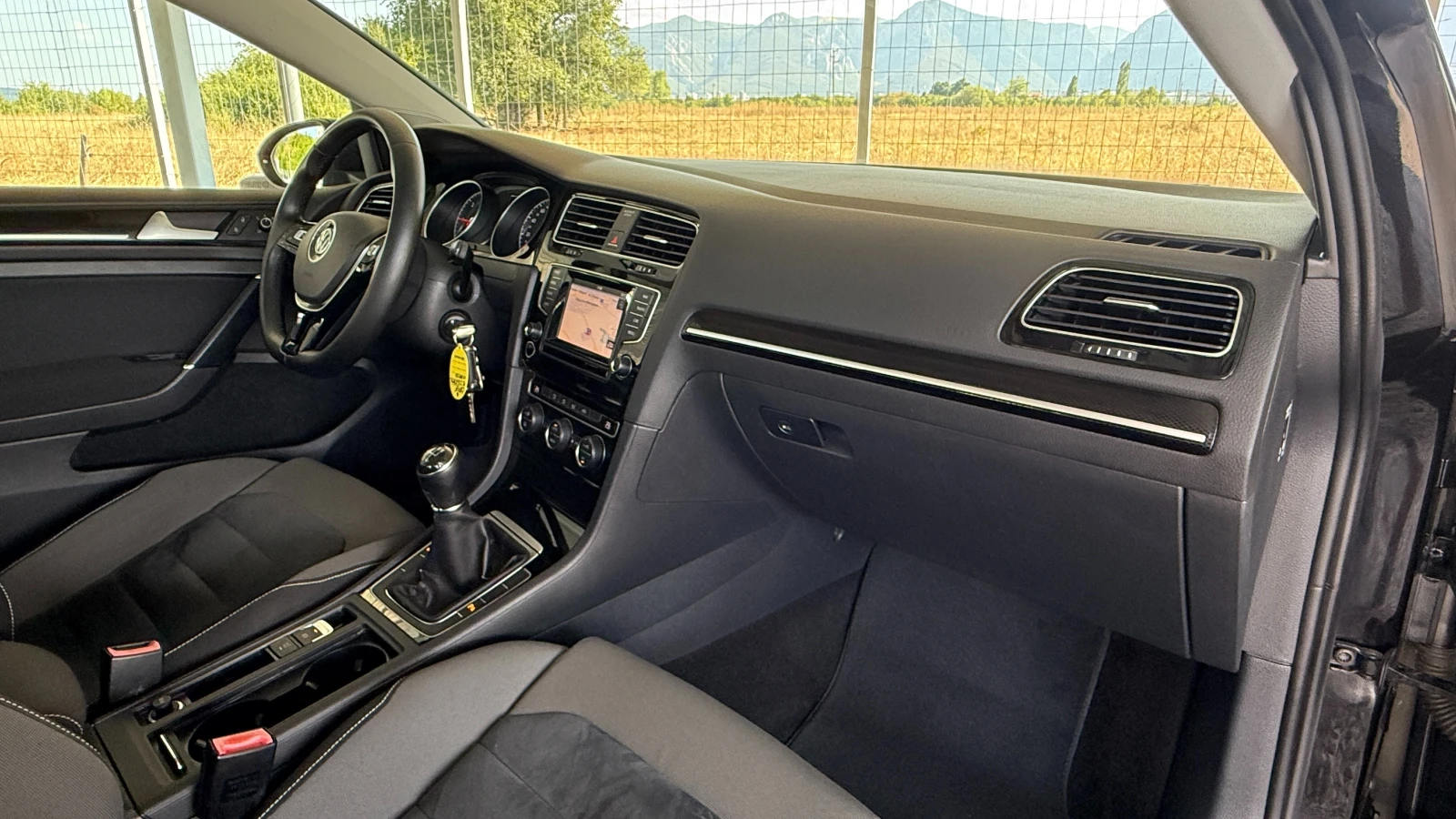 VW Golf 1.6TDI-110кс/NAVI/КАМЕРА/АЛКАНТАРА/EURO 6B-ИТАЛИЯ, снимка 15 - Автомобили и джипове - 55644697