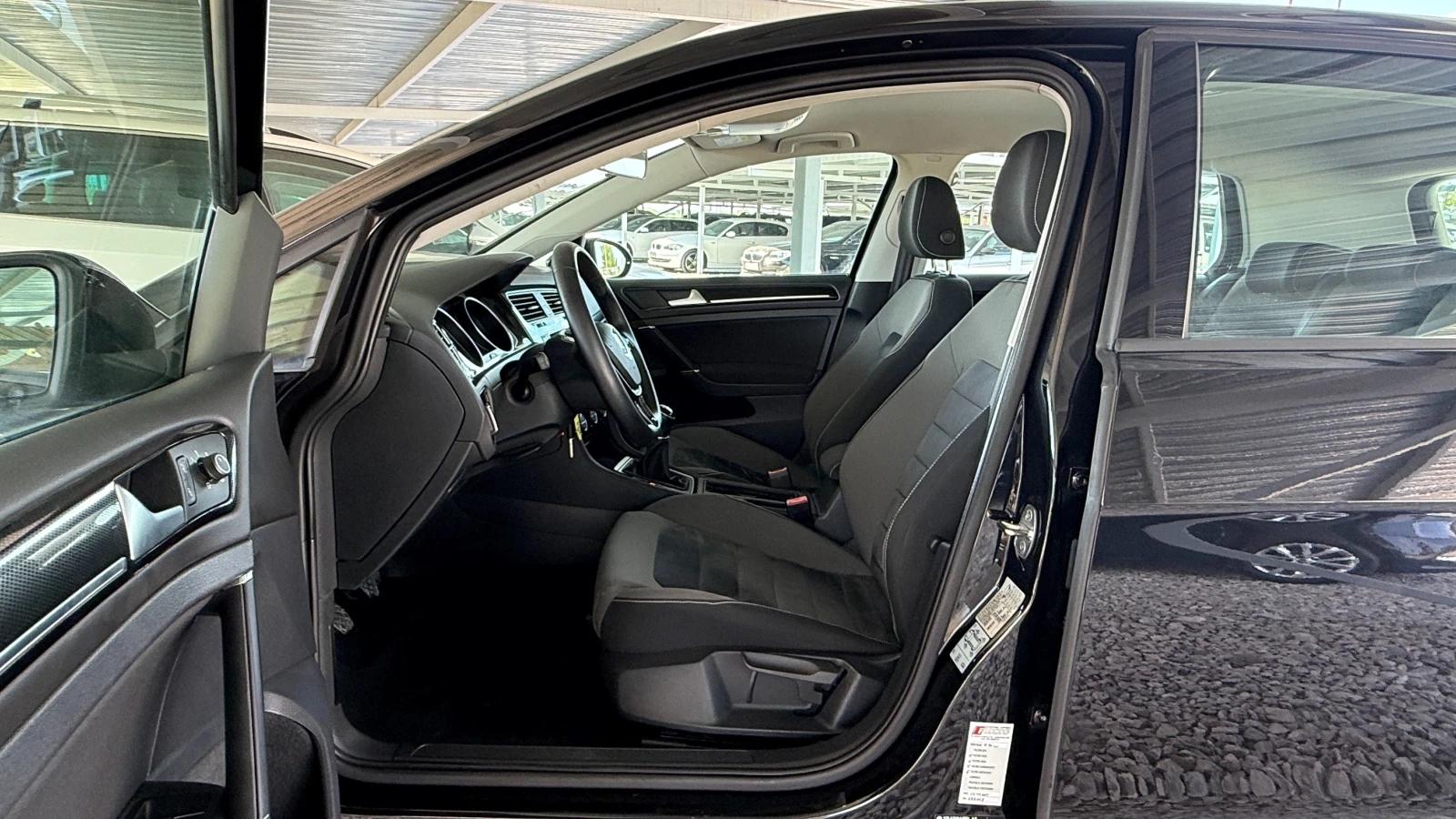 VW Golf 1.6TDI-110кс/NAVI/КАМЕРА/АЛКАНТАРА/EURO 6B-ИТАЛИЯ, снимка 13 - Автомобили и джипове - 55644697