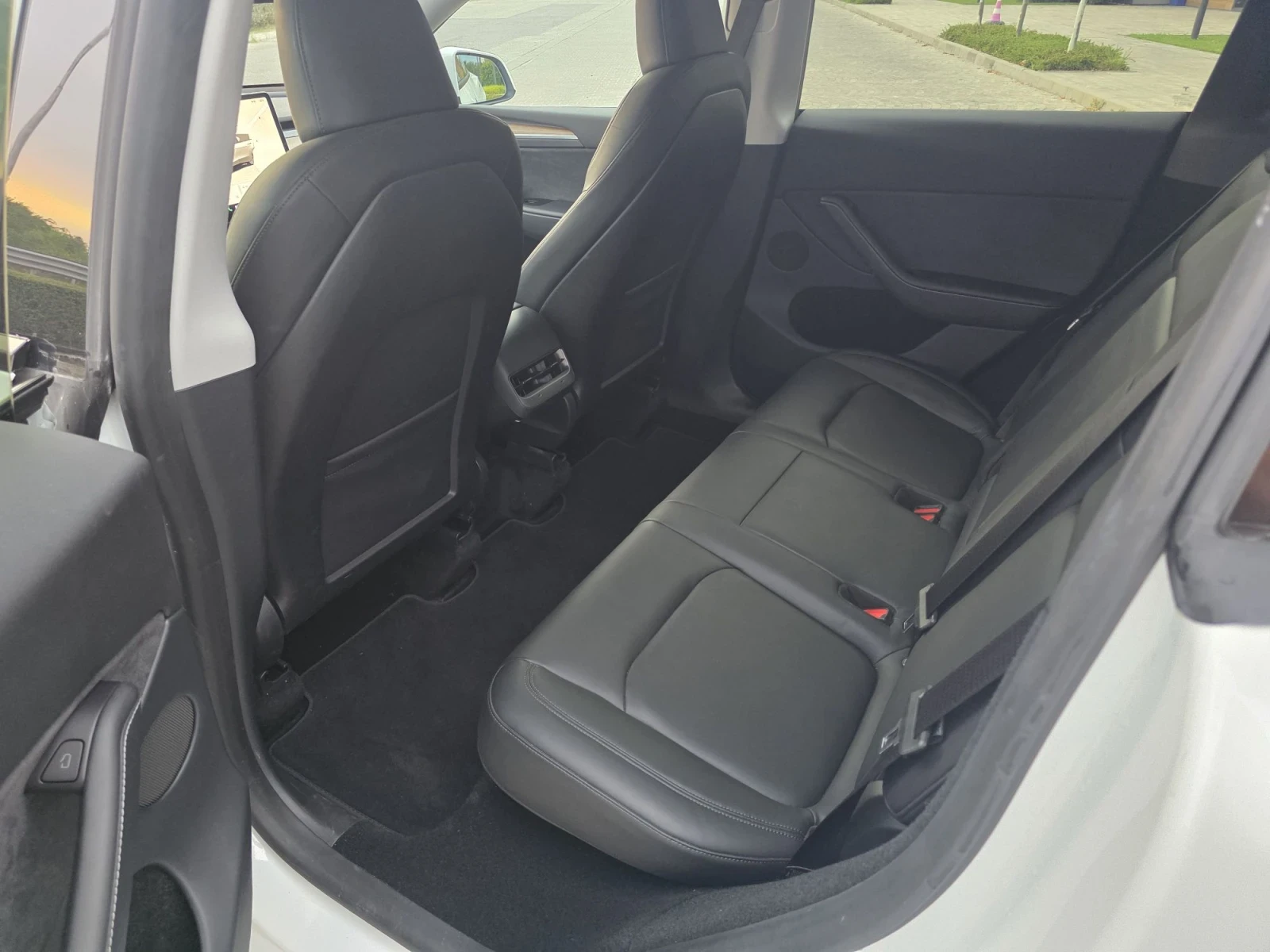 Tesla Model Y LONG RANGE/ DUAl MOTOR/ GERMANY/ НАЛИЧНА, снимка 10 - Автомобили и джипове - 55930818