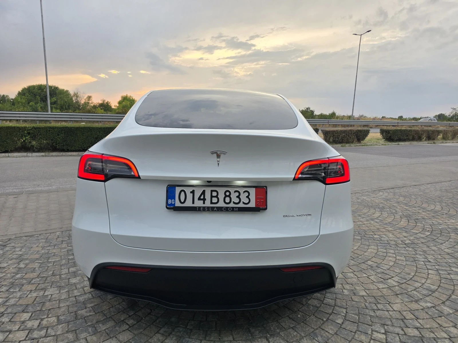 Tesla Model Y LONG RANGE/ DUAl MOTOR/ GERMANY/ НАЛИЧНА, снимка 4 - Автомобили и джипове - 55930818