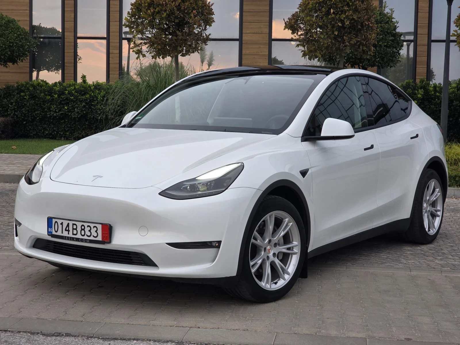 Tesla Model Y LONG RANGE/ DUAl MOTOR/ GERMANY/ НАЛИЧНА, снимка 1 - Автомобили и джипове - 55930818