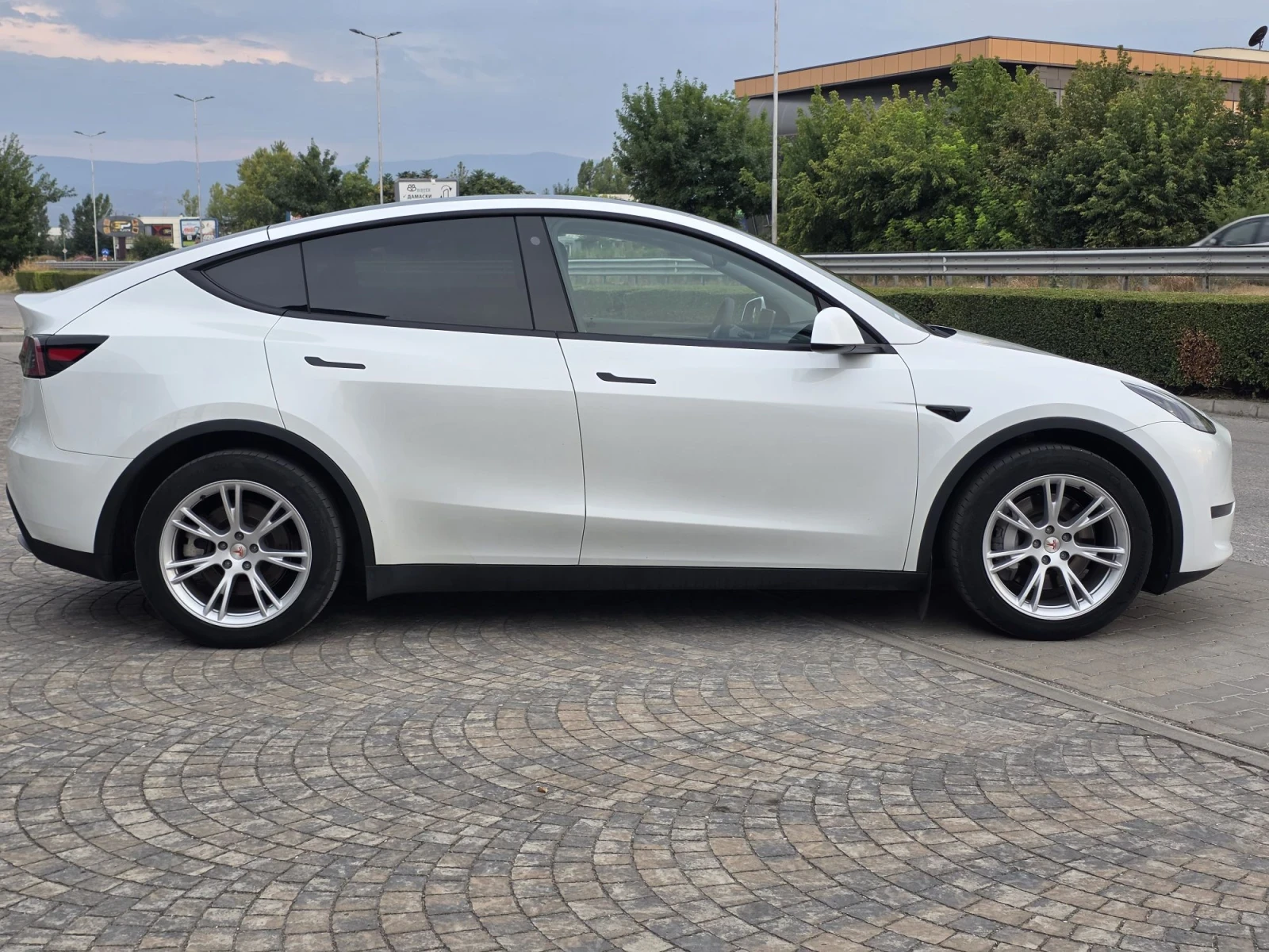 Tesla Model Y LONG RANGE/ DUAl MOTOR/ GERMANY/ НАЛИЧНА, снимка 6 - Автомобили и джипове - 55930818