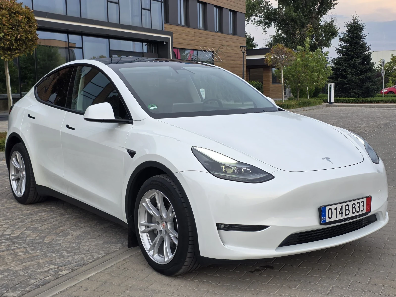 Tesla Model Y LONG RANGE/ DUAl MOTOR/ GERMANY/ НАЛИЧНА, снимка 7 - Автомобили и джипове - 55930818