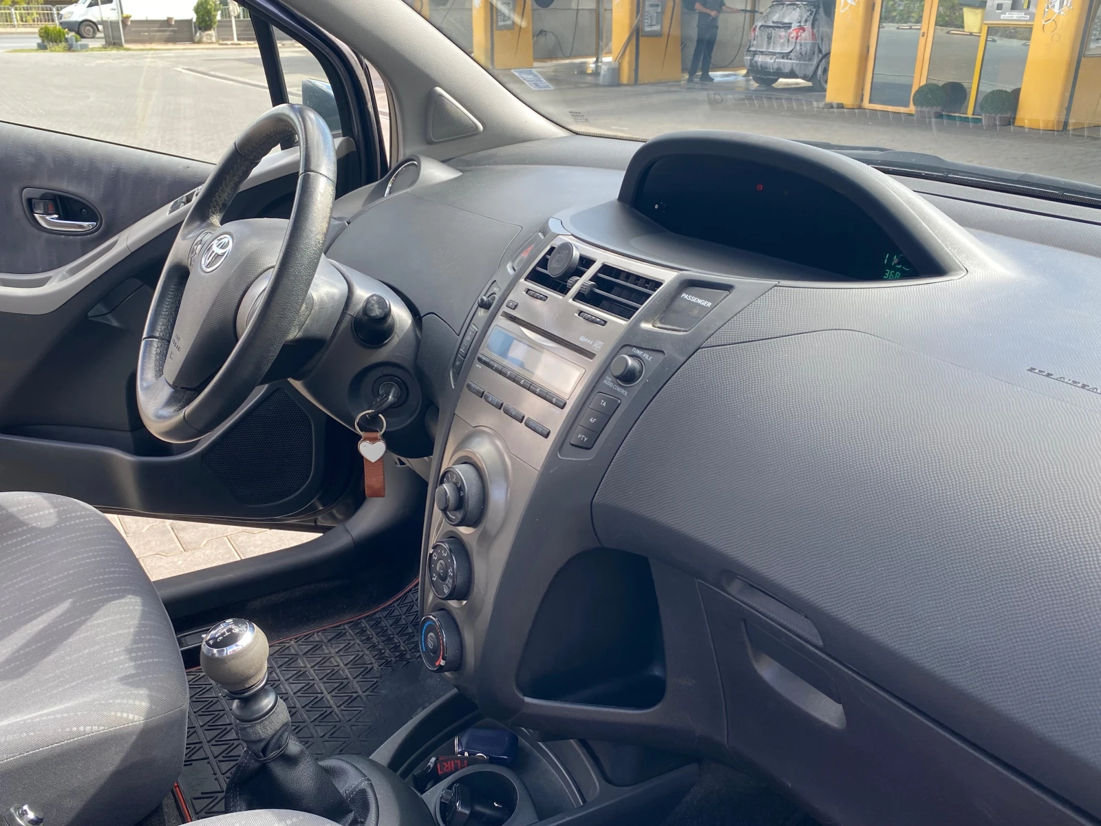 Toyota Yaris, снимка 11 - Автомобили и джипове - 56201839