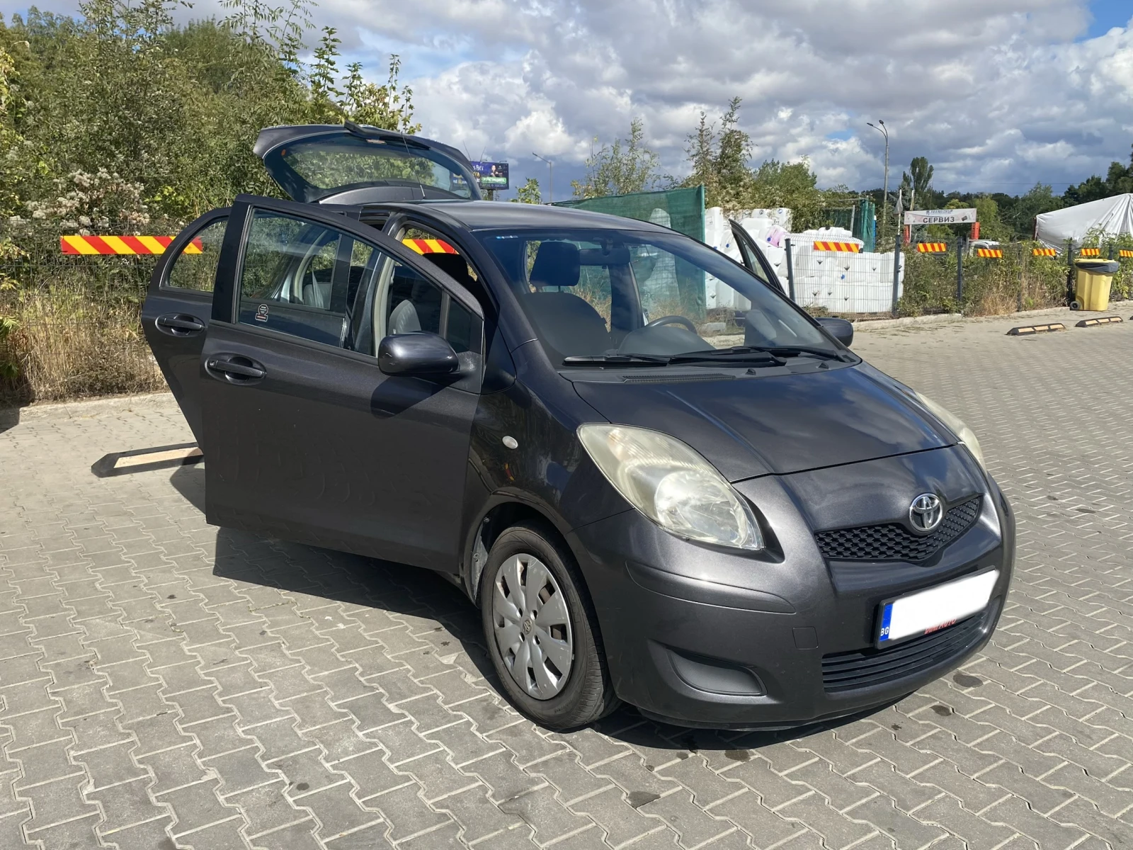 Toyota Yaris, снимка 5 - Автомобили и джипове - 56201839