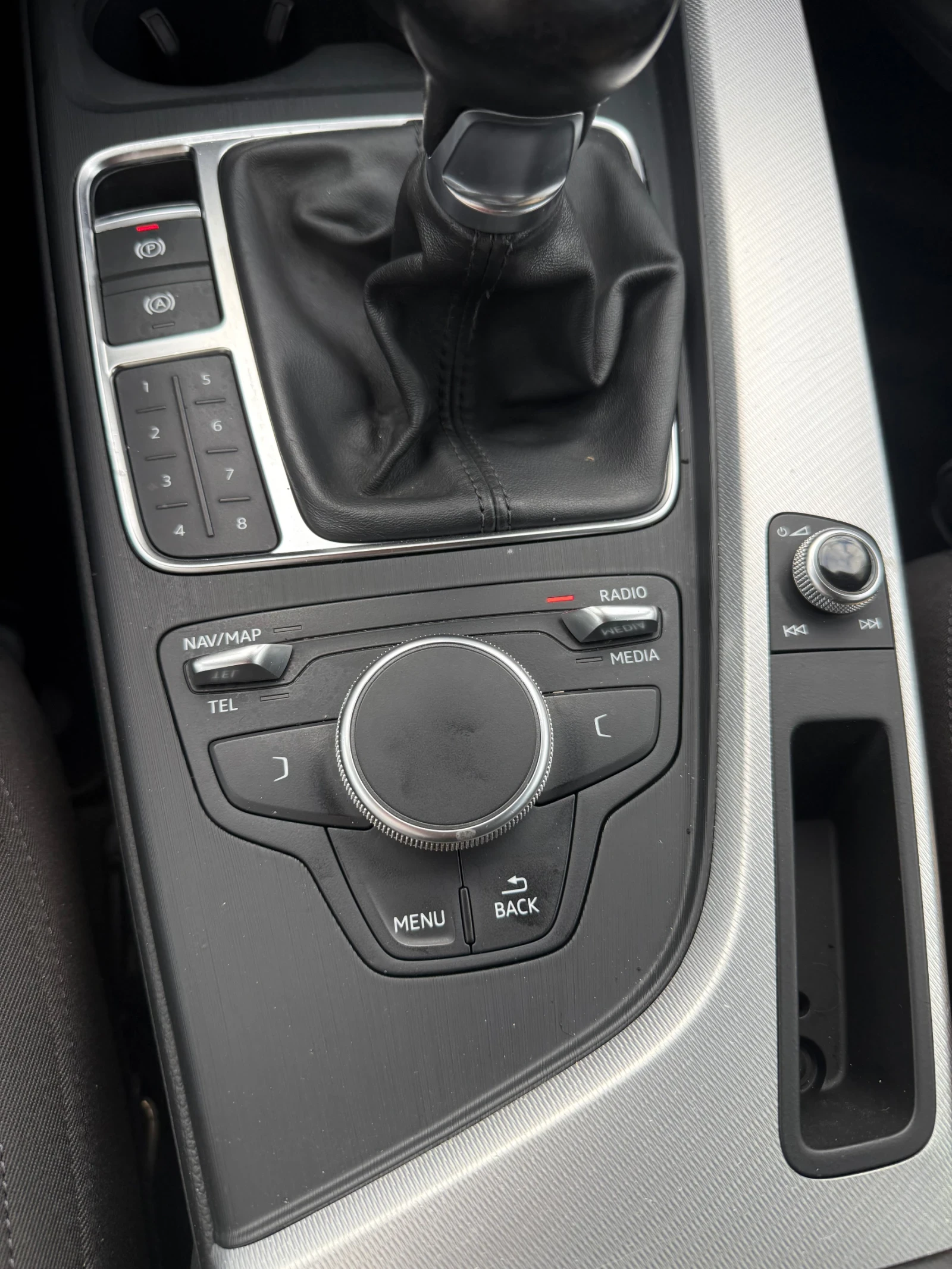 Audi A4 2.0 TDI, снимка 12 - Автомобили и джипове - 56645690